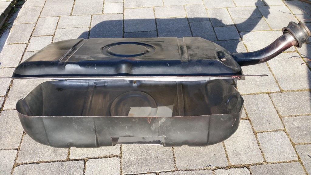 Aufgeschnittener Opel-Tank